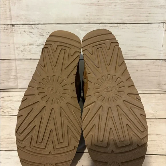 UGG Women’s Lomel Sneaker - Picture 5 of 7